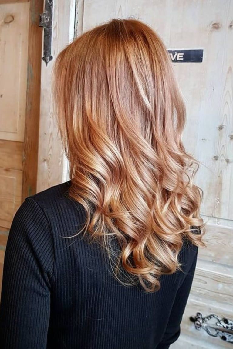 Blond vénitien : le guide complet sur cette couleur (+ 13 idées)
