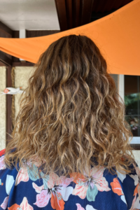 Blond vénitien : le guide complet sur cette couleur (+ 13 idées)