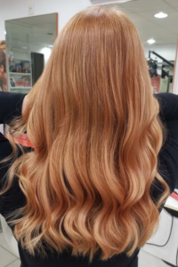 Blond vénitien : le guide complet sur cette couleur (+ 13 idées)