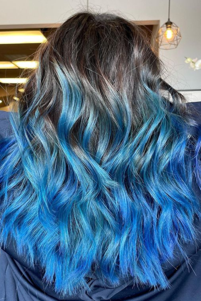 Cheveux bleus guide complet de la coloration bleue (+ 14 idées)
