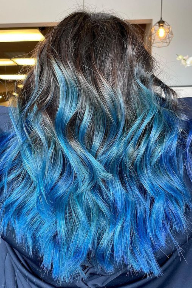 Cheveux bleus guide complet de la coloration bleue (+ 14 idées)