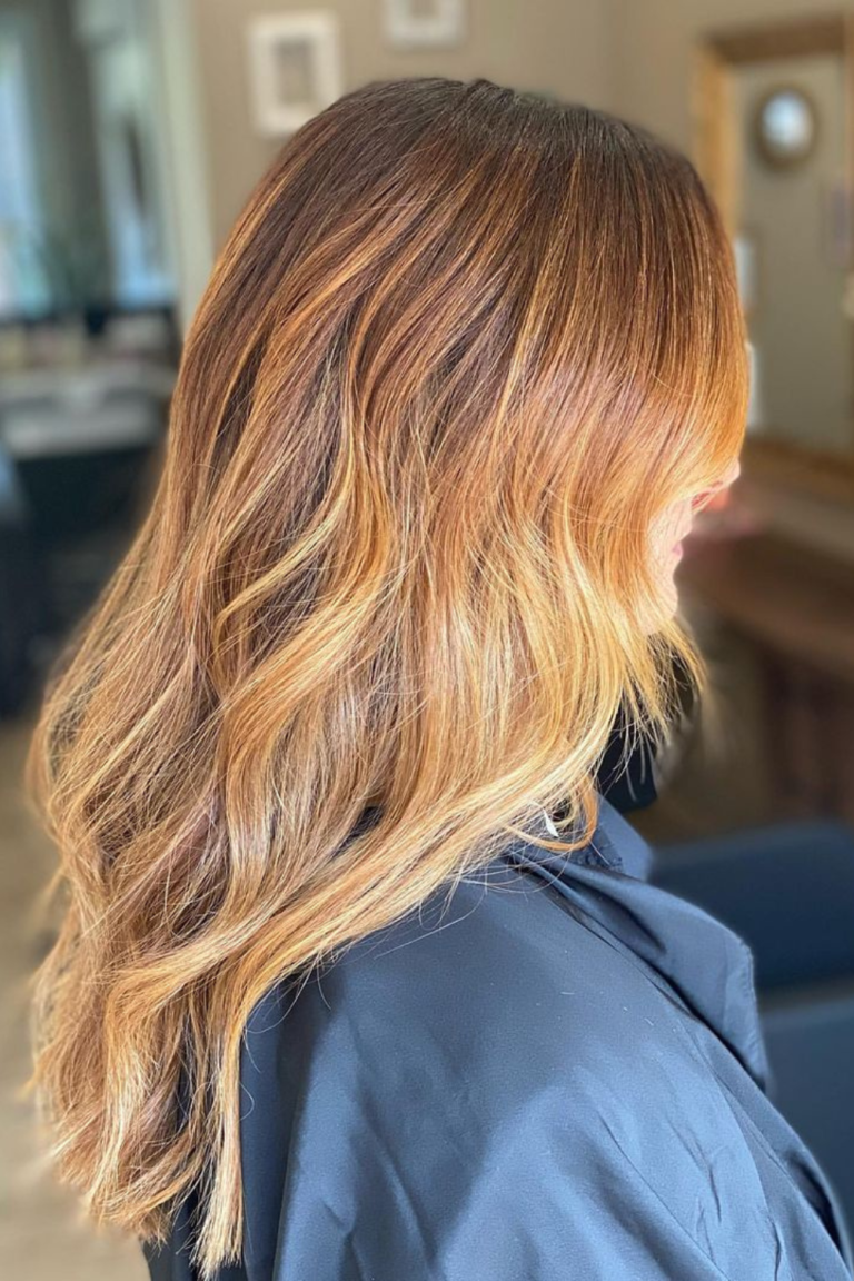 Combien coûte une coloration chez le coiffeur (et à domicile)